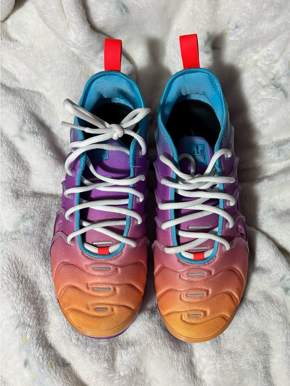 Nike Air VaporMax Plus women’s sneakers. Multicolor Gradient/Fuchsia Dream
